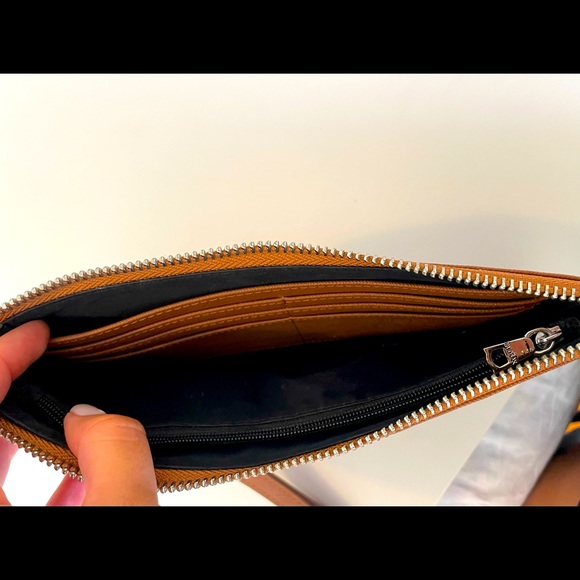 Rudsak leather wristlet with strap & chain - Picture 4 of 7